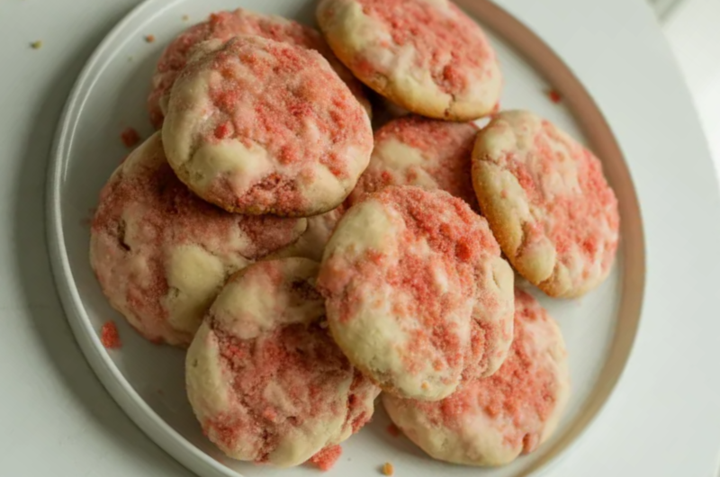 Strawberry Crunch Cookies